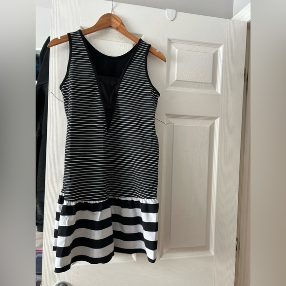 Lululemon reverse able dress 👗 - Picture 2 of 4